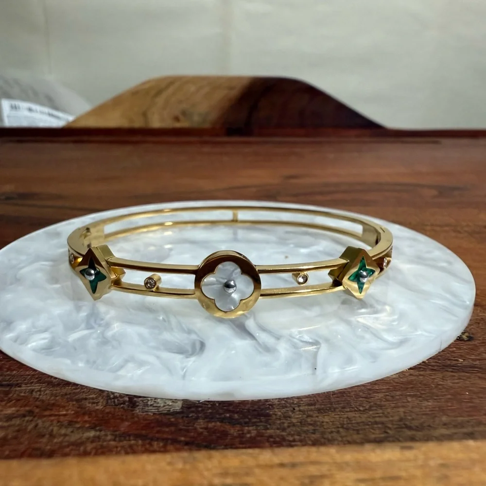 Gold Plated clover motifs Titanium Steel bangle white mother ofpearl green stone